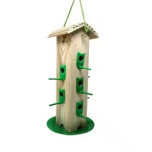 Comedero para Pájaros de Madera Rústico con Techo Verde, Bandeja Colgante para Dispensar Semillas en el Patio Diariamente - Product Image 3