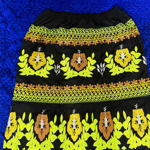 Jupes de plage polynésiennes hawaïennes personnalisées de haute qualité, brodées de fleurs, style Pohnpei, respirantes et écologiques - Product Image 1