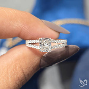 แหวนเพชรทรงยาว 1 กะรัต รูปทรงคุชชั่นคัท ฝังเพชรแบบสปลิตพาเว่ วงแหวนทองคำขาว 10K รับรองโดย IGI แหวนหมั้น - Product Image 5