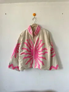 Veste en velours crème de luxe Suzani, rose vif, motif soleil brodé, style bohème chic, vêtement d'extérieur d'été à manches longues pour femme - Product Image 1