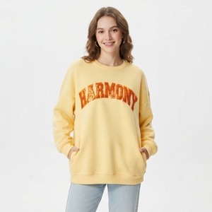 เสื้อสเวตเชิ้ตคอกลมปักลายตัวอักษรประดับเลื่อมแบบแอพพลิเคชั่นสำหรับผู้หญิง ทรงโอเวอร์ไซส์ แฟชั่นลำลอง - Product Image 4