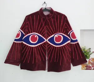 Veste en velours premium rouge bordeaux ornée d'un œil maléfique, vêtement d'extérieur féminin de mode contemporaine - Product Image 1