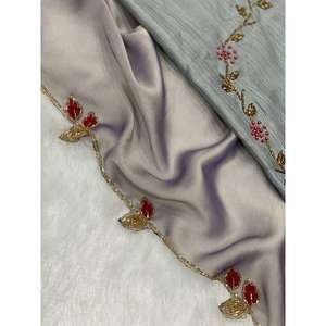 ATTRACTIVE RANGOLI SOIE TRAVAIL À LA MAIN SAREE AVEC BLOUSE INCOUSÉE GRIS - Product Image 2