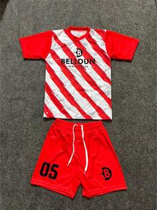 Ensemble de maillot et short de football personnalisé, rayé rouge et blanc, sublimé, séchage rapide, 100% polyester, vêtements de sport pour garçons - Product Image 6