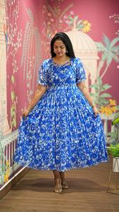 Vestido Maxi Golden Grace, Vestido Maxi Blossom Breeze, Vestido Maxi Celestial Glow, Vestido Largo de Tela Suave, Atuendo Elegante para Celebraciones - Product Image 6