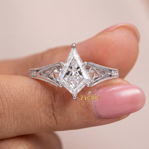 Anillo de Compromiso de Diamante Cultivado en Laboratorio de Lujo, Corte Kite, Estilo Art Deco, Anillo Nupcial Geométrico Distintivo, Plata 925, Perfecto para Fiestas - Product Image 1