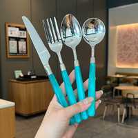 Ensemble de couverts en métal durable avec manches en résine, 4 pièces, couverts en acier inoxydable de qualité alimentaire, pour la table à manger