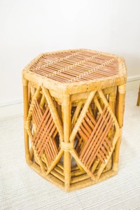 Taburete de ratán tejido a mano, perfecto para sentarse y decorar el hogar en interiores modernos. Venta al por mayor desde India. - Product Image 5