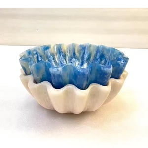 Bol à salade en résine fait main avec motif aquatique, idéal pour la décoration de la maison, des hôtels, des restaurants et des bars. - Product Image 5
