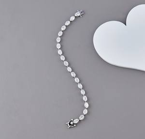 กำไลข้อมือเพชรทรงรีเพาะเลี้ยงในห้องปฏิบัติการ พร้อมตัวล็อกแบบกล่อง ทำจากเงินแท้ 925 - Product Image 2