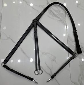 Pechera de cuero de última tendencia con martingala y herrajes de latón de canal vacío. Personaliza el ancho del canal vacío de la pechera. - Product Image 2