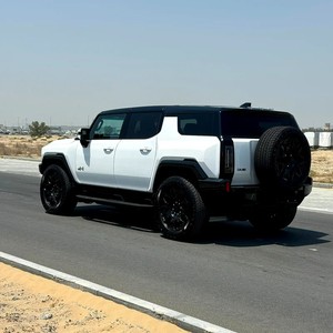 GMC First Edition, SUV Eléctrico con Tracción en las Cuatro Ruedas, Motor Doble, Neumáticos R18, Batería de Litio, Asientos de Cuero - Product Image 4