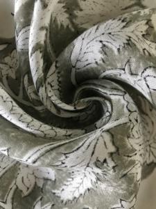 Tissu en coton imprimé à la main – Motif floral Mughal Creeper |   Vert olive avec impression blanche - Product Image 2