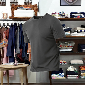 เสื้อยืดคอกลมแขนสั้นสีดำสำหรับผู้ชาย ทรงปกติ ผ้าถัก สีพื้น สไตล์ลำลอง - Product Image 3