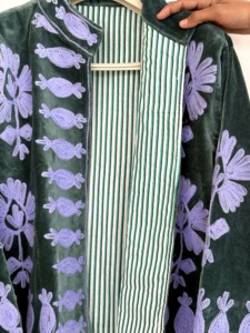 Chaqueta Bomber de Terciopelo Bordado Lavanda Regal Garden 100% Algodón con Motivo de Caramelo Exclusivo SHYAM EXPORT Ecológica Corta - Product Image 2