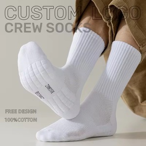 Chaussettes de sport de compression personnalisées en gros |   Chaussettes de football unisexes en coton respirant avec logo imprimé, broderie et grip antidérapant - Product Image 2