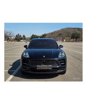 Pour Porsche Macan 2.0 avec caméra de recul, sièges en cuir, conduite à gauche - Modèle mars 2019, 21 500 km - Product Image 3