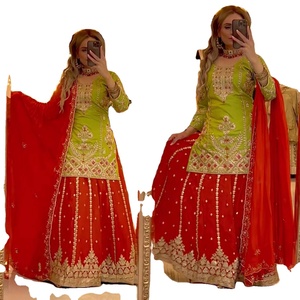 Haut de soirée réversible moderne pour femme en soie Chiffon lourde avec broderie de sequins de 5 mm et doublure intérieure en micro-coton, longueur 36-37 pouces - Product Image 1