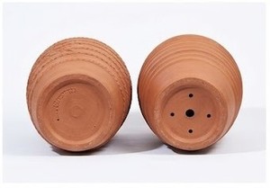Maceta Redonda Rústica de Terracota con Diseño Acanalado para Exhibición de Plantas de Interior/Exterior - Product Image 1