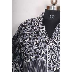 Robe de soirée midi pour femme, respirante, écologique, 100% coton, imprimé floral, manches 3/4, col en V, boutonnée, à découpes numériques - Product Image 2