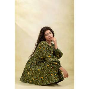 Minivestido verde floral con aberturas, mangas largas abullonadas, silueta en A, cuello con abertura decorativa, 100% algodón, cintura natural - Product Image 6