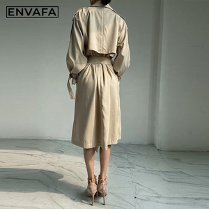 Chaqueta cortavientos larga de alta definición para mujer, estilo doble botonadura, que estiliza y rejuvenece, ideal para principios de primavera. Chaquetas personalizadas. - Product Image 2