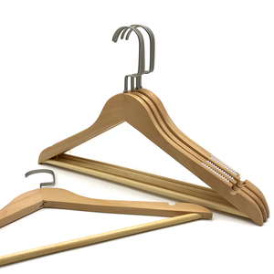 Cintres en bois naturel de qualité supérieure pour femmes, antidérapants, personnalisables avec logo, adaptés aux vitrines de boutiques - Product Image 1