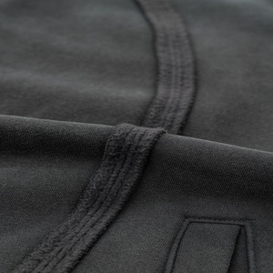 Sudadera con capucha para hombre SHY SPORTS con logo personalizado, color gris carbón, forro polar grueso, lavado vintage, hombros caídos, costuras curvas, cremallera completa. - Product Image 4