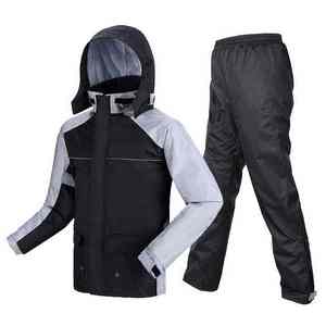 Capucha Ajustable Impermeable y Ligera de Alta Calidad y Tela Cortavientos para una Protección Total en Chaquetas y Trajes para Lluvia Intensa - Product Image 2