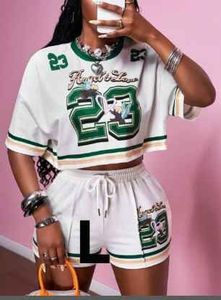 ชุดเซ็ตสองชิ้นสไตล์ Y2K สำหรับผู้หญิงขายส่ง – เสื้อครอปตัวสั้นแบบ Varsity พร้อมโลโก้สั่งทำ และกางเกงขาสั้นรูดเชือก – ชุดลำลองสำหรับฤดูร้อน 33 - Product Image 3