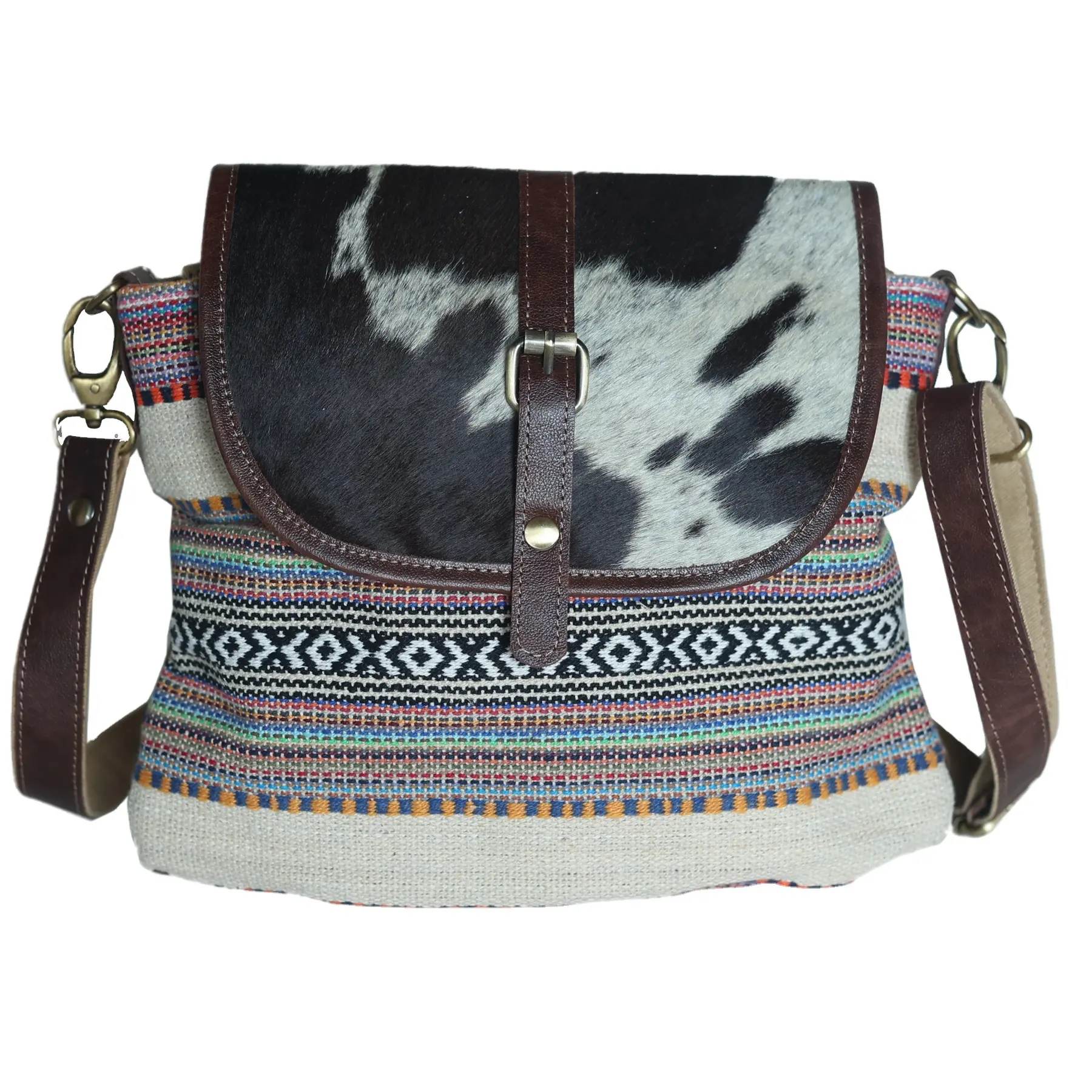 ट्रेंडिंग मायरा बैग, कस्टम आकार और रंगों पर चमड़े के बैग पर असली बालों के साथ सर्वोत्तम गुणवत्ता वाले गाय के चमड़े के हाथ से बुने हुए सूती कपड़े
