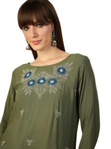 Kurti Tradicional Étnico para Mujer, de Viscosa Pura, con Bordado Floral, Cuello Redondo, Top Corto, Kurti Recto con Bordado de Hilo - Product Image 4