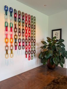 Pieza Decorativa Contemporánea para el Hogar en Forma de Búho Ángel, Hecha a Mano, Ecológica y de Resina Tricolor, de Abdul Rehman Enterprises - Product Image 5