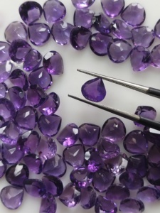 Ametyste africaine naturelle 7MM taille coussin violet, pierre précieuse de qualité supérieure pour la fabrication de bijoux - Product Image 1