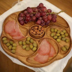 Bandeja redonda de madera con forma de flor, dividida en 6 compartimentos, de madera de acacia, para servir aperitivos, nueces, frutas y charcutería, al por mayor. - Product Image 4