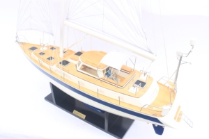HALLBERG RASSY - Barco de Velocidad de Madera Tallado a Mano, Decoración Artística Coleccionable, Estilo Antiguo, Shandong GIA - Product Image 4