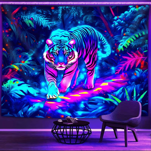Tigre Majestuoso en un Entorno Natural de Selva, Tapiz Decorativo Fluorescente de Gran Tamaño con Impresión Estética para Colgar en la Pared - Product Image 2
