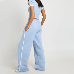 Ensemble 2 pièces décontracté pour femme en coton bleu clair, coupe ample, avec pantalon large à taille élastique et haut court à manches courtes, sur mesure - Product Image 2