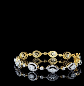 Bracelet élégant en or jaune et diamants – Bijoux en diamants de laboratoire taille poire pour femme - Product Image 4