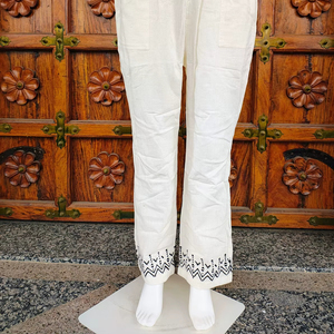 Pantalon décontracté pour femme 100 % coton, coupe droite, taille élastique, longueur cheville, broderie minimaliste sur le bas, idéal pour l'été (ODM) - Product Image 1