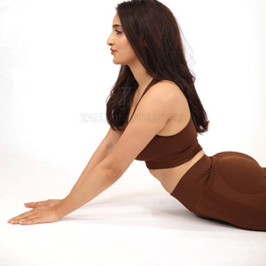 Ensemble de yoga pour femmes de qualité supérieure, matière légère et extensible, idéal pour la gym, les entraînements, le fitness et les mouvements quotidiens - Product Image 5