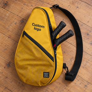 Sac de raquette de squash personnalisé jaune moutarde, forme goutte d'eau, poche avant en maille, bandoulière réglable pour le transport quotidien sur le terrain - Product Image 1