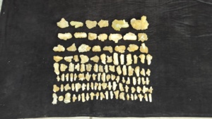 Lot de minéraux naturels de calcite jaune magnifique avec stilbite – Collection de spécimens de cristaux de qualité supérieure pour exposition, décoration, guérison et coffret cadeau - Product Image 3