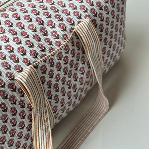 Floral Printed Quilted Duffel Bag With Striped Handles Zipper Closure <b>Large</b> Capacity Travel Weekender Bag - Product Image 4