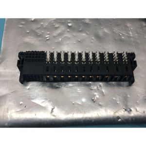 8 AMPHENOL FCI 10106265-B006006LF CONN RCPT BLADE - Equipo y piezas de semiconductores de confianza de Trusted Global Legacy - Product Image 3