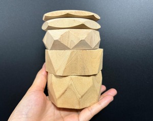 Bracelet tendance en bois massif pour femme, fait main, écologique, léger, personnalisable, design durable, couleur personnalisée, usage quotidien - Product Image 1