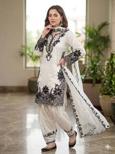 Robe Salwar Kameez vintage blanche brodée avec dupatta, bordure florale, doublure en coton, tenue décontractée pakistanaise pour l'Aïd et les mariages - Product Image 4