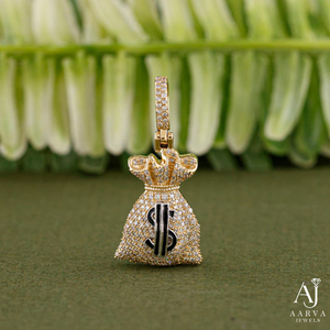 จี้รูปถุงเงินชุบทอง 18k จาก AARVA JEWELS ประดับเพชรซิคอนทรงเหลี่ยมเจียระไนแบบเรียบหรู สไตล์ฮิปฮอป พร้อมสร้อยคอ - Product Image 1