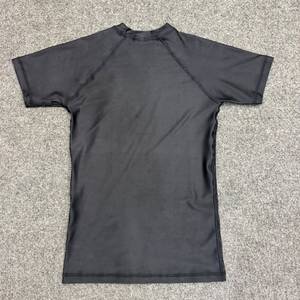 เสื้อรัดรูปแขนสั้นแบบยูนิเซ็กซ์ สีดำ แดง ขาว พิมพ์ลายแบบซับลิเมชั่น ระบายอากาศได้ดี แห้งเร็ว 220 กรัม ผ้ายืดสแปนเด็กซ์/โพลีเอสเตอร์ - Product Image 2