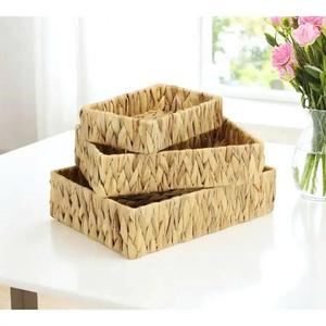 HomeRoots Juego de Tres Cestas Rectangulares de Jacinto de Agua Natural - Pequeñas/Medianas/Grandes - Product Image 6